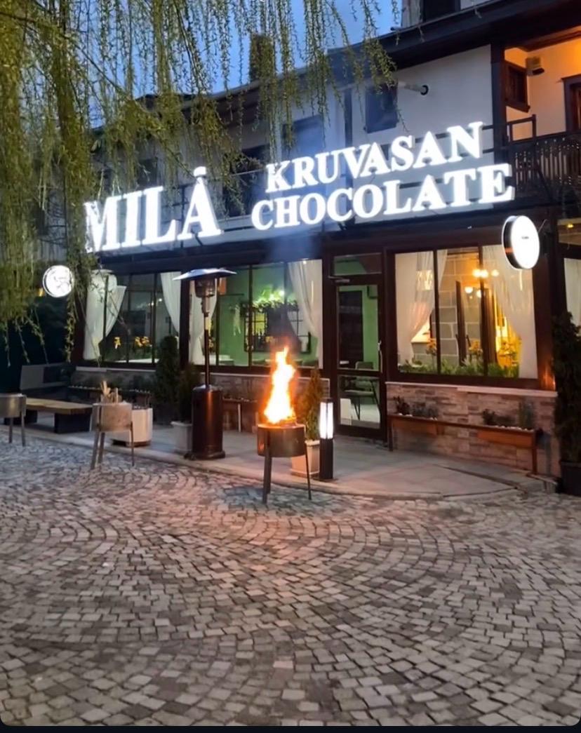 Mila Kruvasan & Chocolate